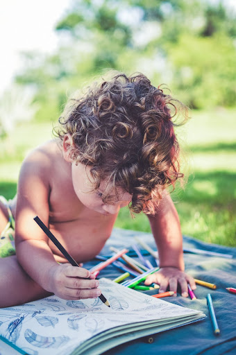 6 Simple Summer Art Activities to Delight Your Child for Hours